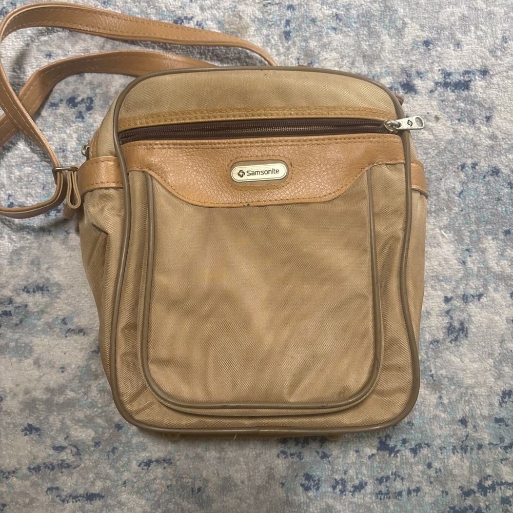 Vintage Samsonite Crossbody Carry Purse Outdoors Water Resistant Safari Tan Bag